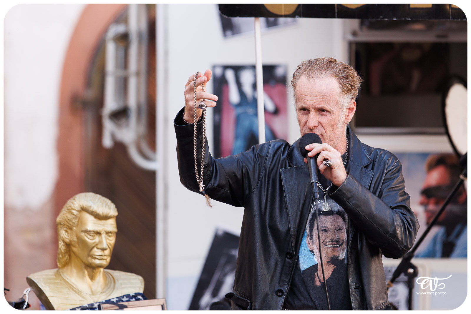 JOHNNY FOREVER (THE FIVE FOOT FINGERS)